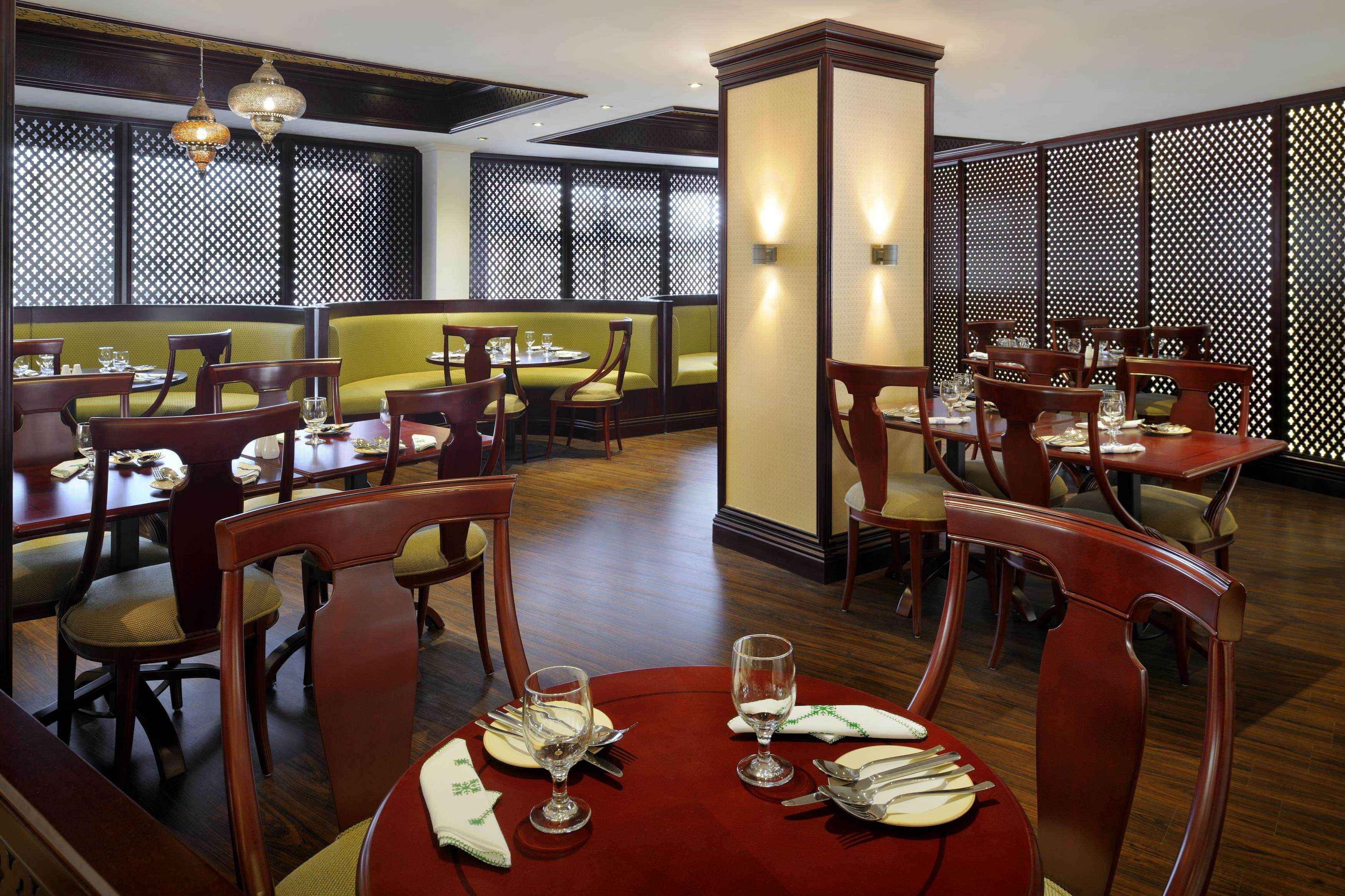 Al Safir Hotel Manáma Restaurace fotografie